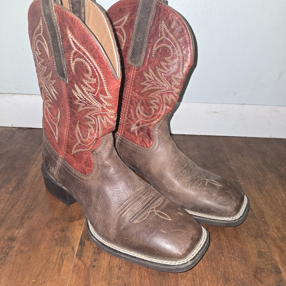 Ariat Men's Western Boots in Brown and Red
